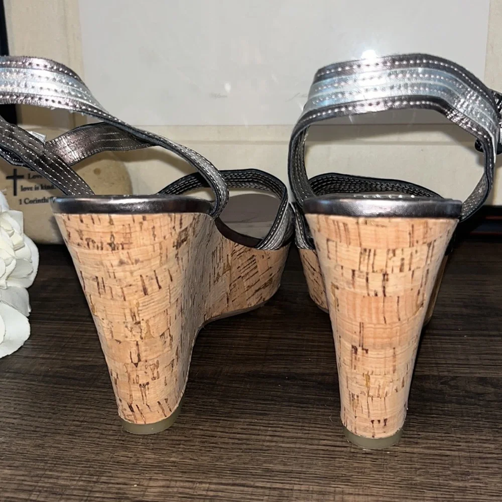 Franco Sarto Silver Strappy Platform Cork Leather Wedge Heel Open Toe sandals7.5